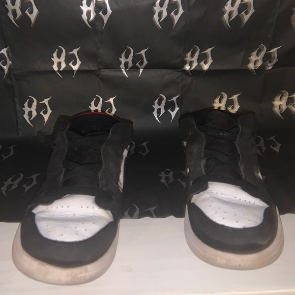 Jordan 1 Low ALT Black Toe - Picture 2 of 6